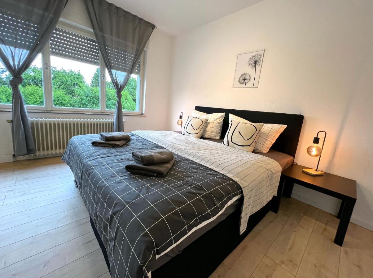 One Bed And One Sofa Bed, Self Check In, Invoice Apartman Mönchengladbach Kültér fotó